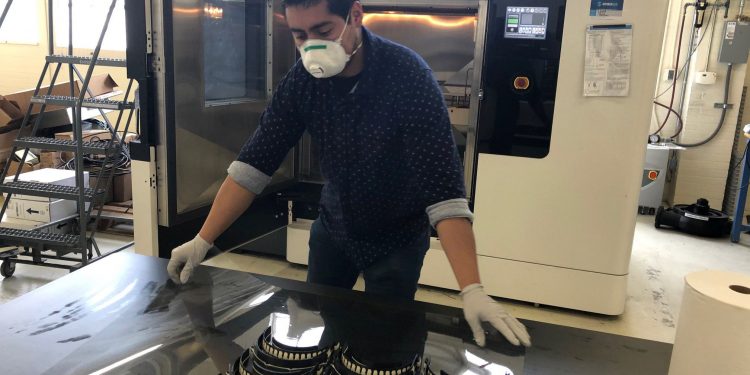 US Navy, Marine Corps Partner With Industry, FEMA to 3-D Print Face Shields