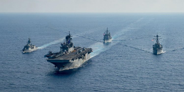 US Navy, Royal Australian Navy team up in the South China Sea