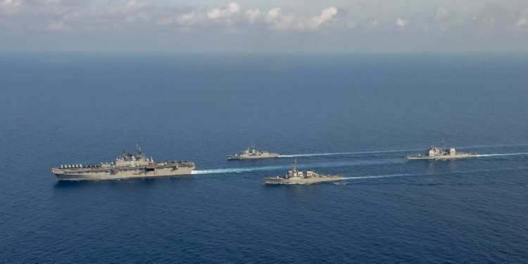 US Navy, Royal Australian Navy team up in the South China Sea