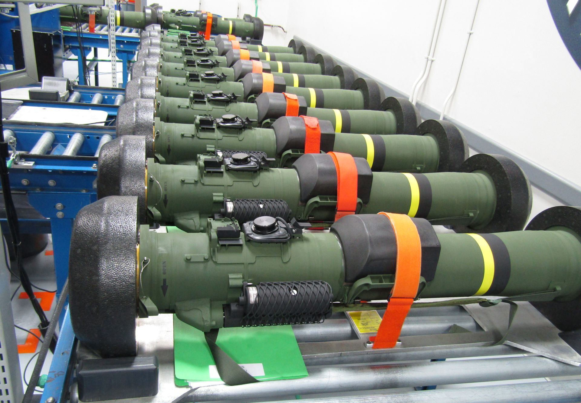 javelin-First-F-Model-FGM-148F-missile.j