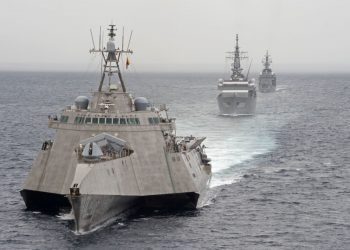 U.S., Japan Navies Exercise Together in South China Sea