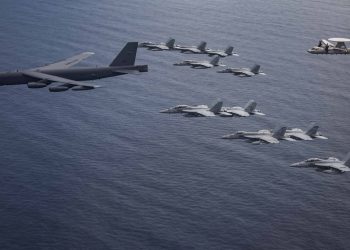 US Sends B-52 Bomber Over South China Sea as China Steps up Naval Drills