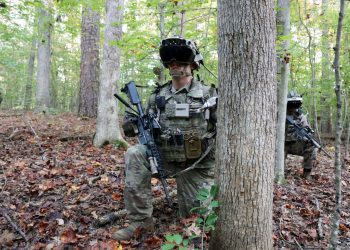 Next-generation headset preps Soldiers for future battlefield