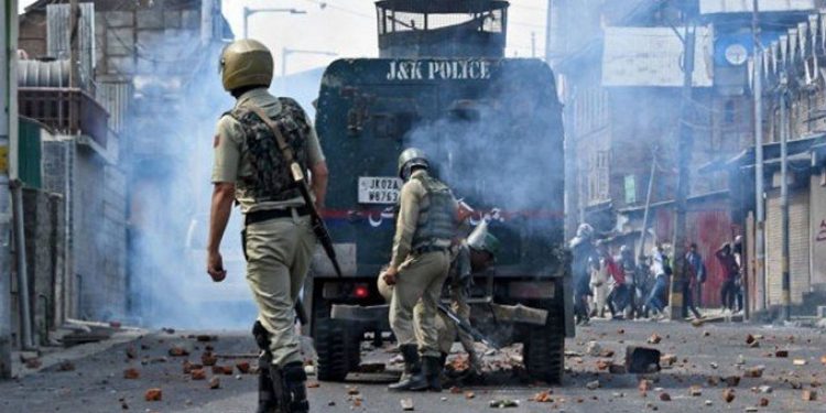 Pakistan, India pledge to end skirmishes along Kashmir frontier