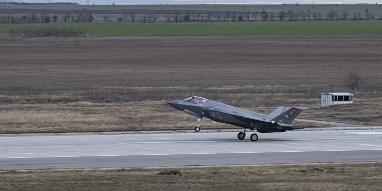 U.S. F-35s forward deploy to NATO’s eastern flank