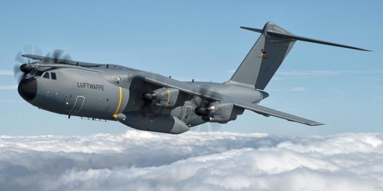 Airbus tests A400M military plane as water bomber