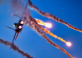 Israeli strikes hit central Syria army positions: defense ministry