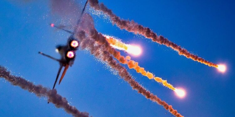 Israeli strikes hit central Syria army positions: defense ministry