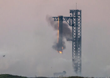 In a first, SpaceX ‘catches’ megarocket booster after test flight